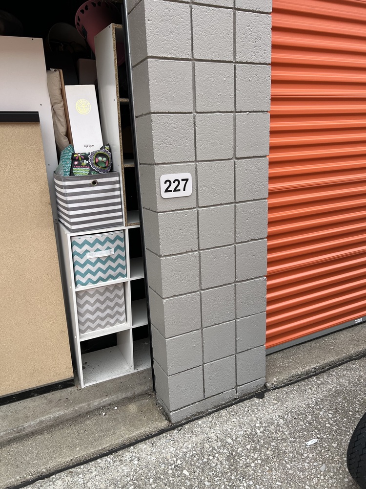 1-800 Stow & Go Self Storage  auction IB-9495 10