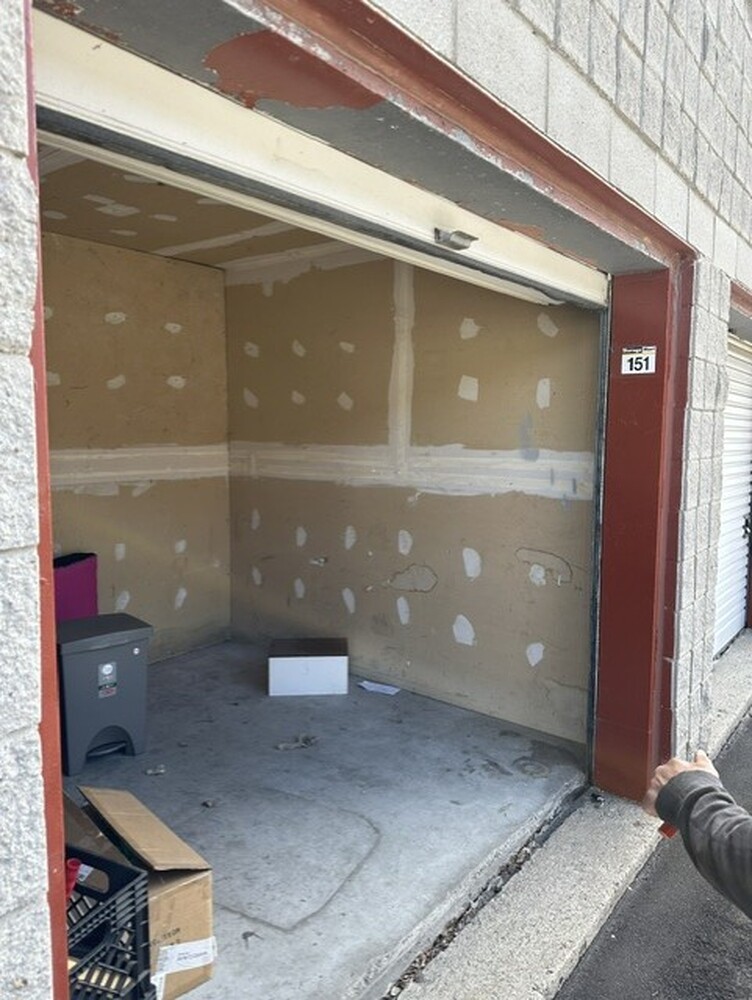 3102 - StorageMart St-Leonard  auction IB-4414
