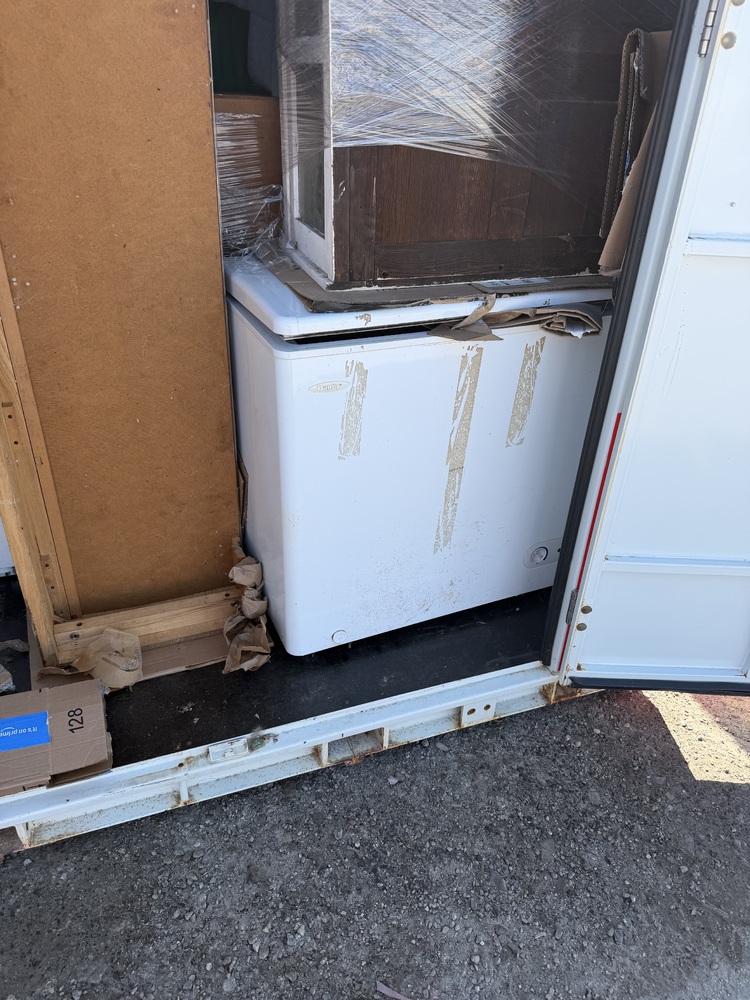 The Storage Box - Windsor  auction IB-3298 50