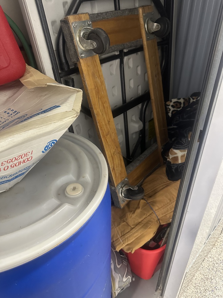 Q SELF STORAGE  auction IB-3177 10