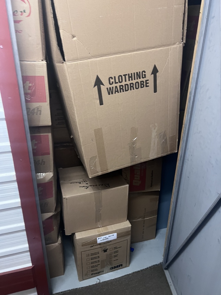 3106 - StorageMart St-Hubert  auction IB-7274 10