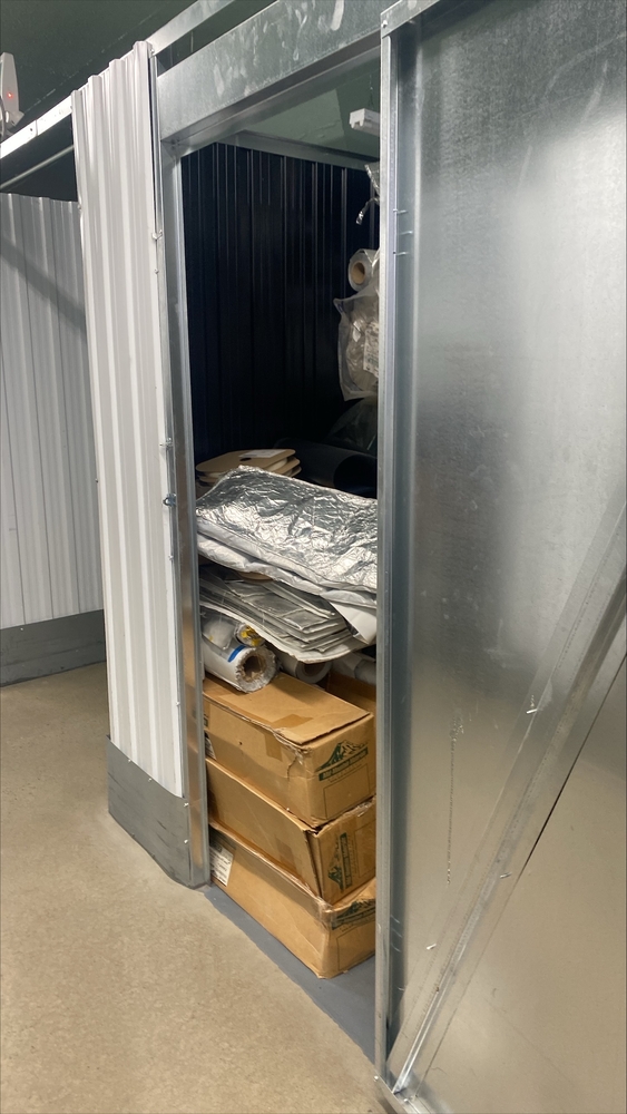 Montreal Mini-Storage - Victoria  auction IB-3871
