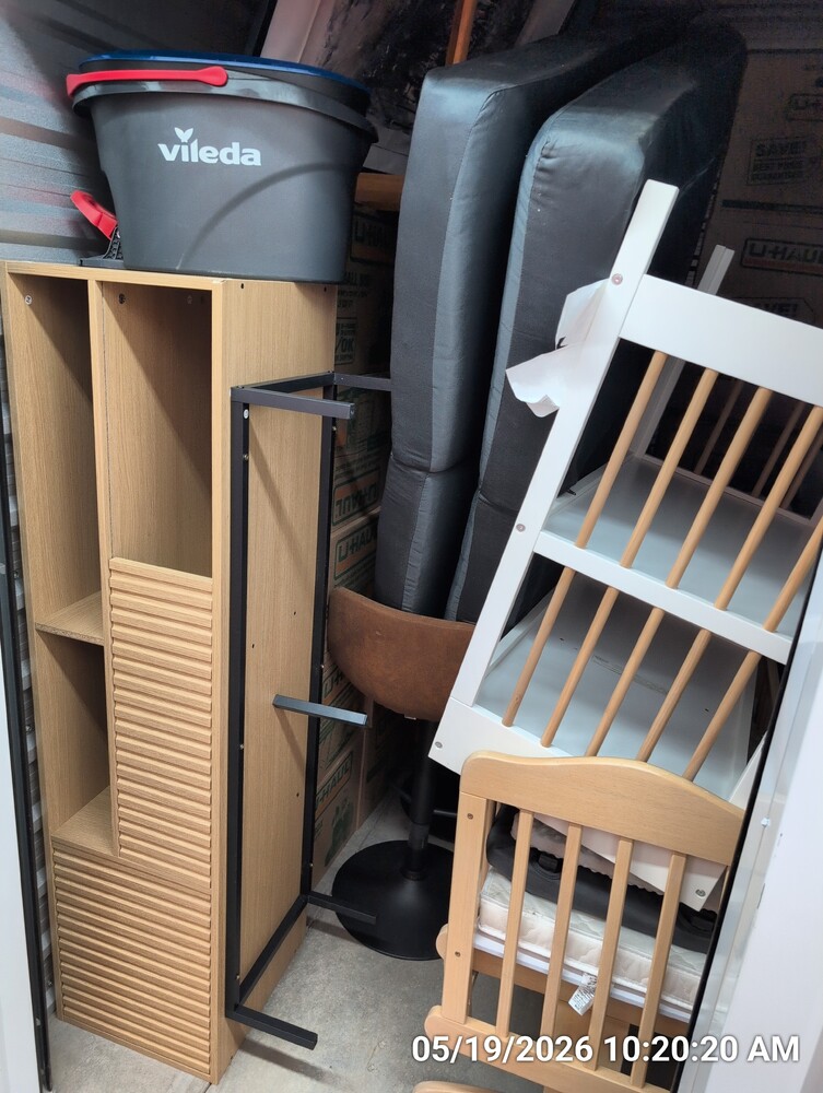 Storage of Barton St  auction IB-2046 20