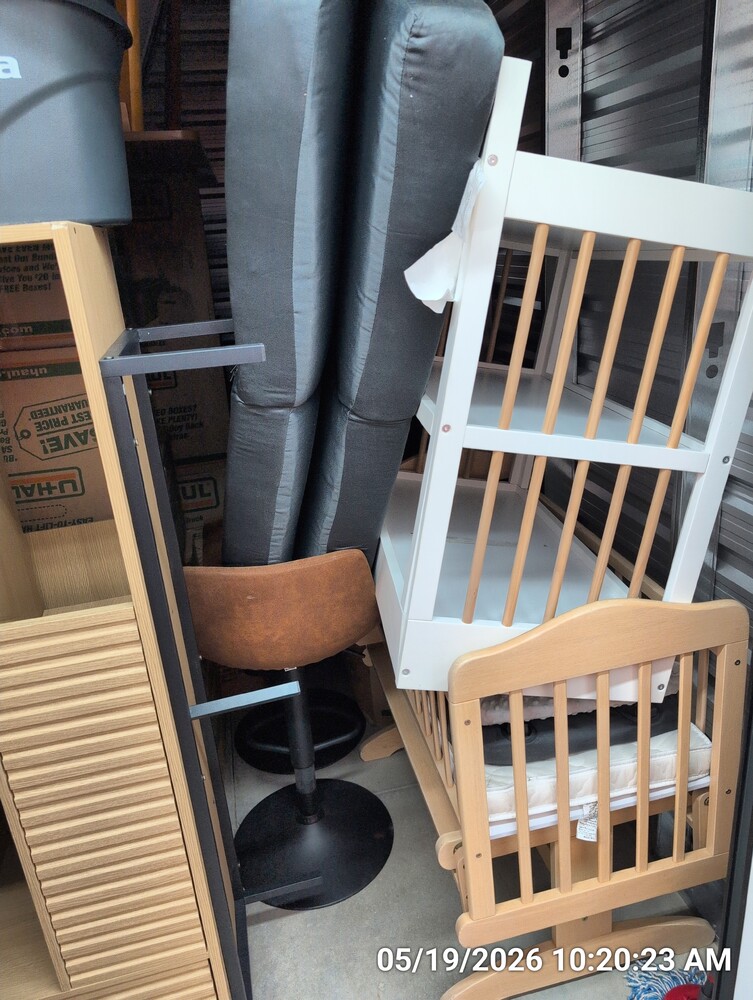 Storage of Barton St  auction IB-2046 60