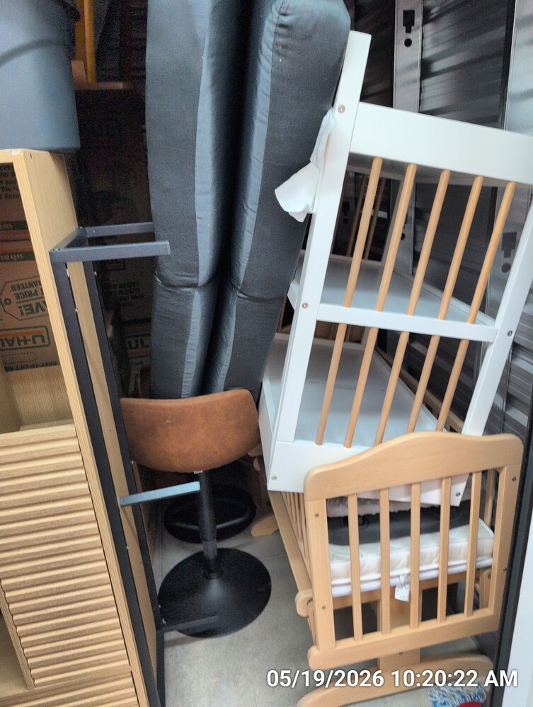 Storage of Barton St  auction IB-2046 80