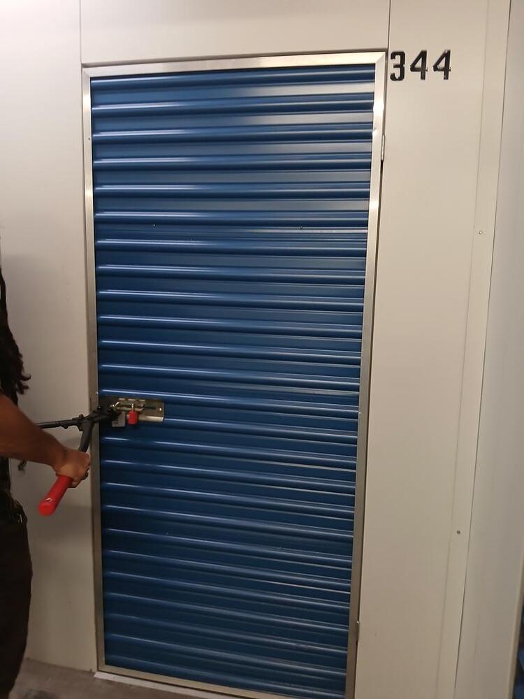 Advantage Self Storage - Salem MA  auction IB-3826