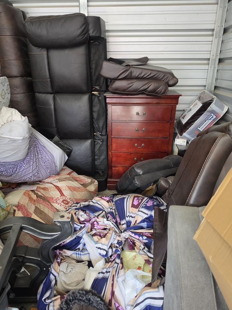 2551 - StorageMart Deerfoot Trail & Yankee Valley  auction IB-5203 10