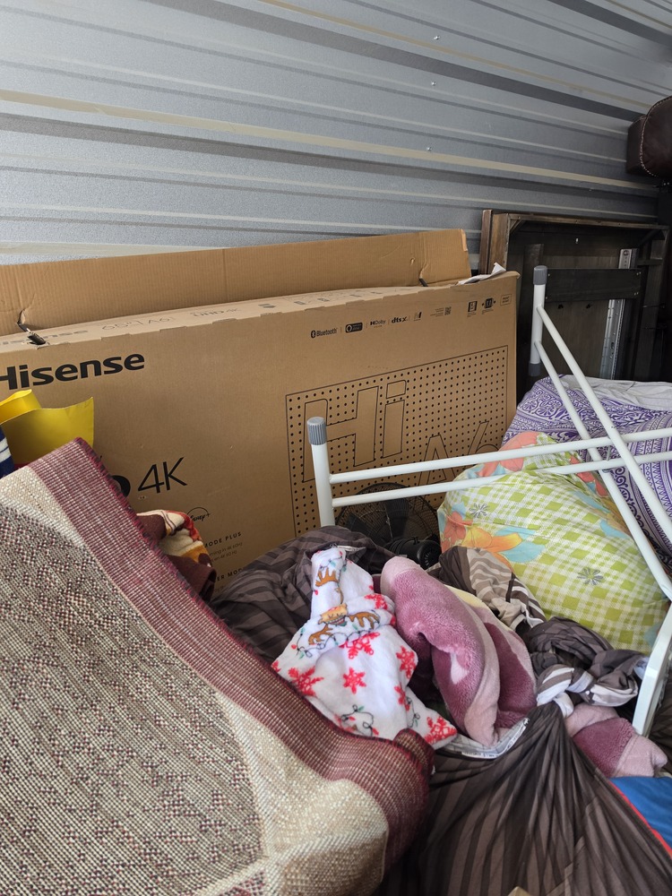 2551 - StorageMart Deerfoot Trail & Yankee Valley  auction IB-5203 40