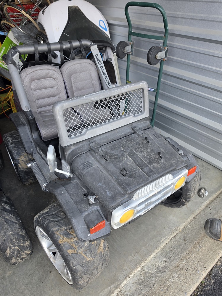 2551 - StorageMart Deerfoot Trail & Yankee Valley  auction IB-1565 30