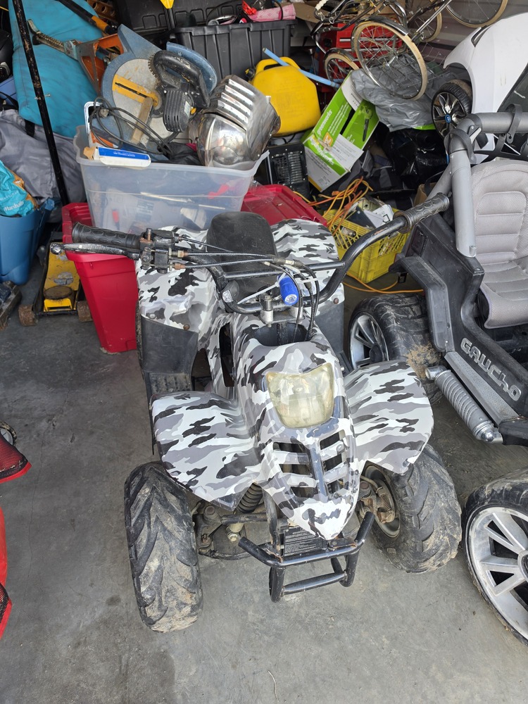 2551 - StorageMart Deerfoot Trail & Yankee Valley  auction IB-1565 40