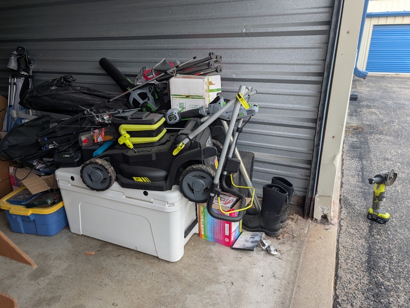 3002 -StorageMart  Wonderland Rd S  auction IB-5417 100