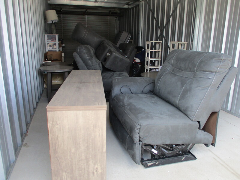3201 -StorageMart  Hwy 11 & Clarence Ave S   auction IB-9843 30