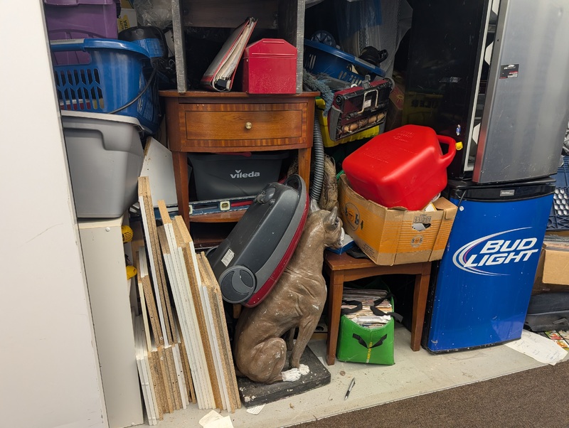 3002 -StorageMart  Wonderland Rd S  auction IB-8276 10