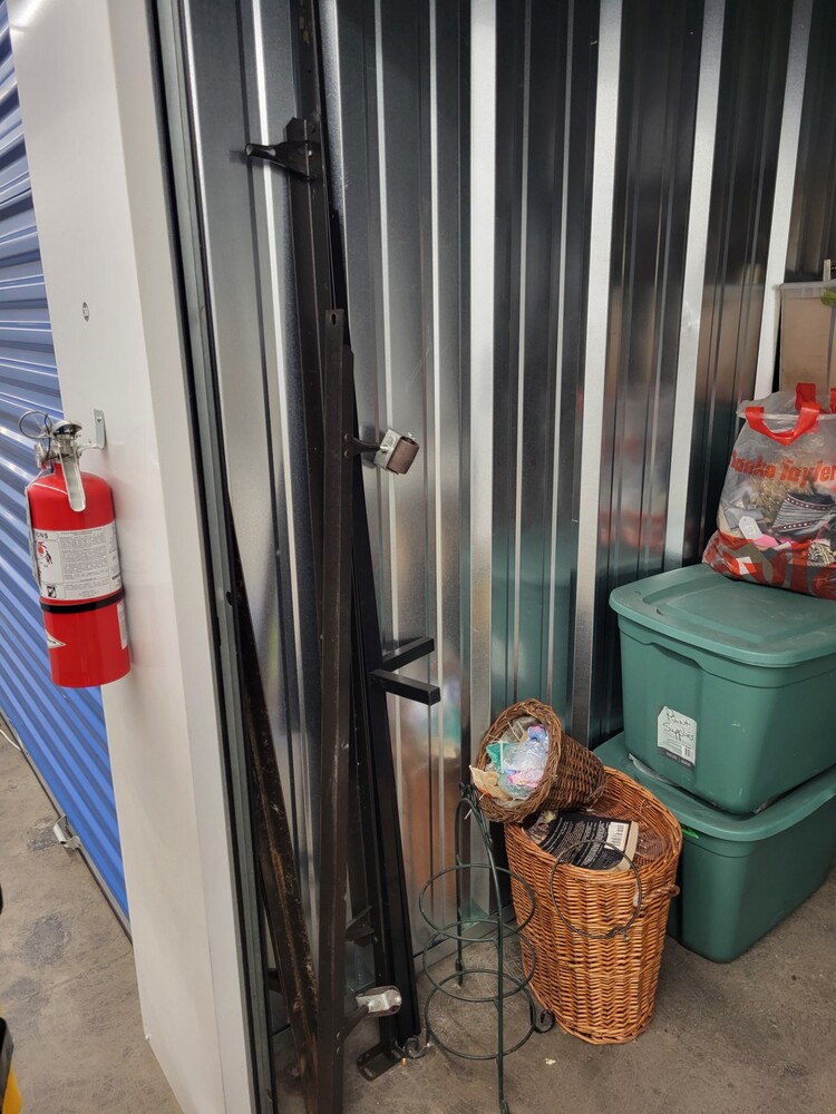 3006 - StorageMart Lauzon Rd. Windsor  auction IB-1465 10
