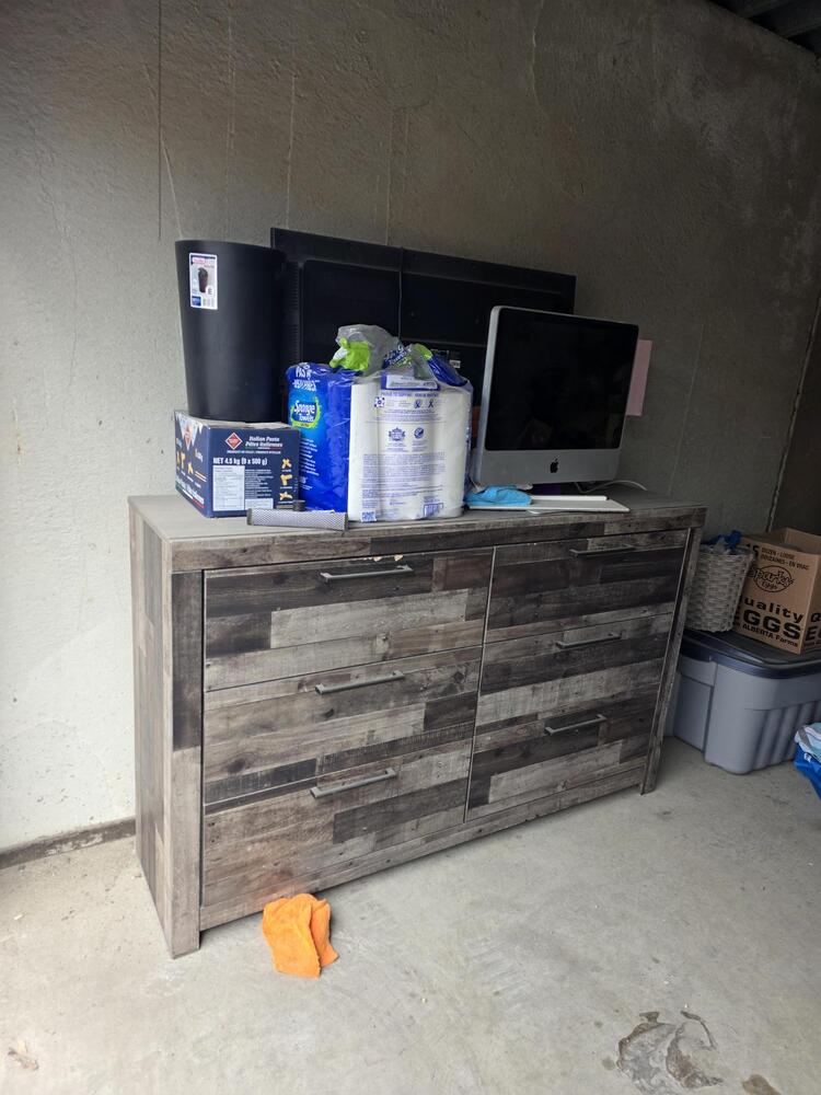 3310 - StorageMart Yellowhead Hwy & Winterburn  auction IB-2864
