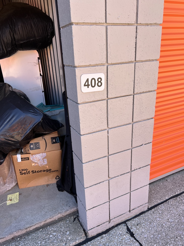 1-800 Stow & Go Self Storage  auction IB-3867 10