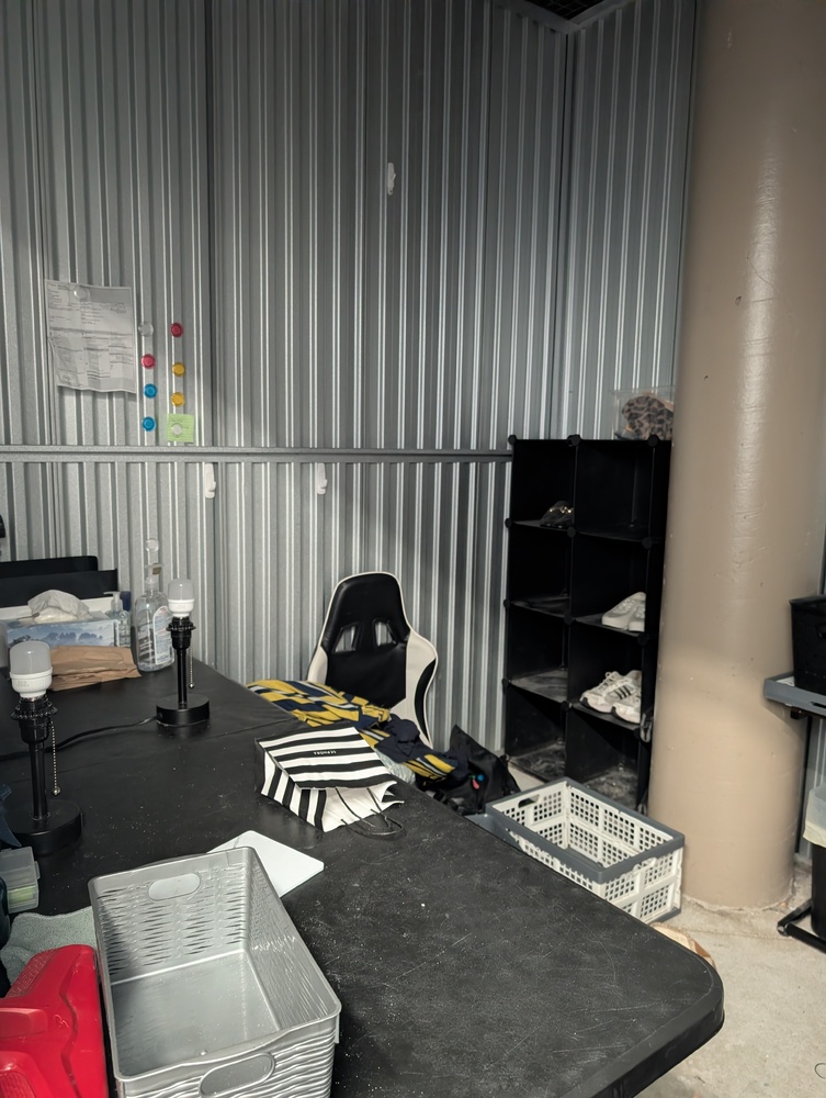 3002 -StorageMart  Wonderland Rd S  auction IB-4775 40