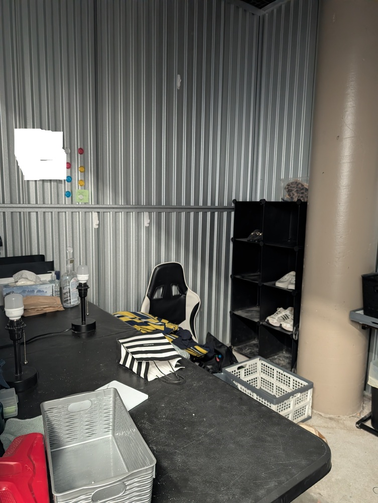 3002 -StorageMart  Wonderland Rd S  auction IB-4775 90