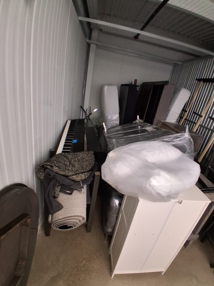 1-800-Self-Storage.com on Maple Rd, Troy  auction IB-7186