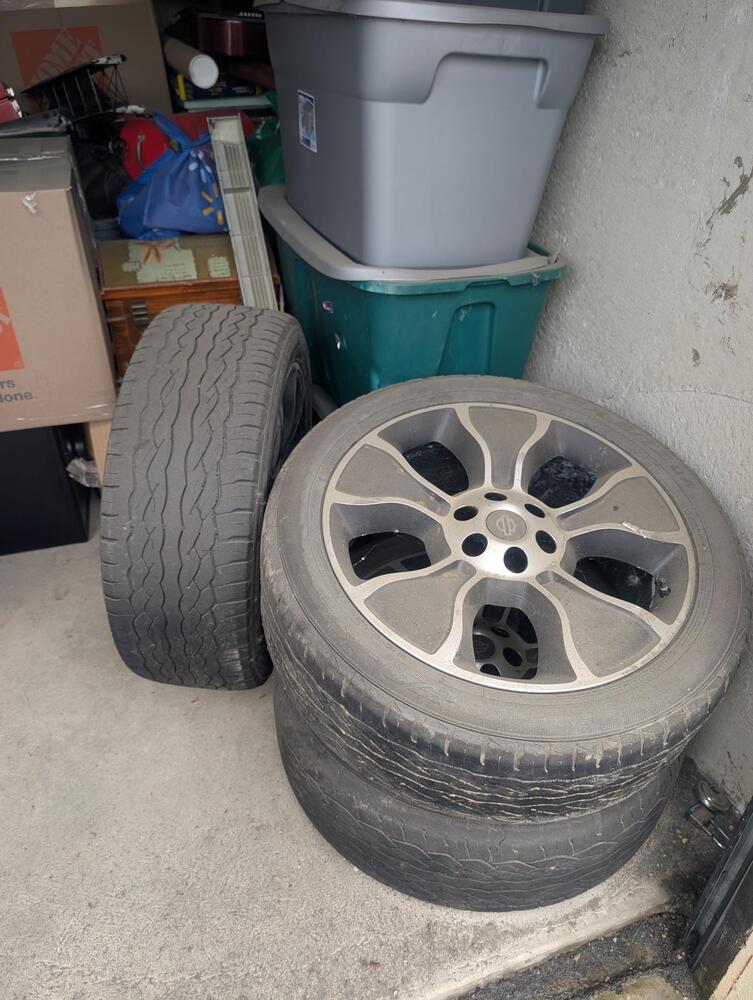 3310 - StorageMart Yellowhead Hwy & Winterburn  auction IB-6565 40