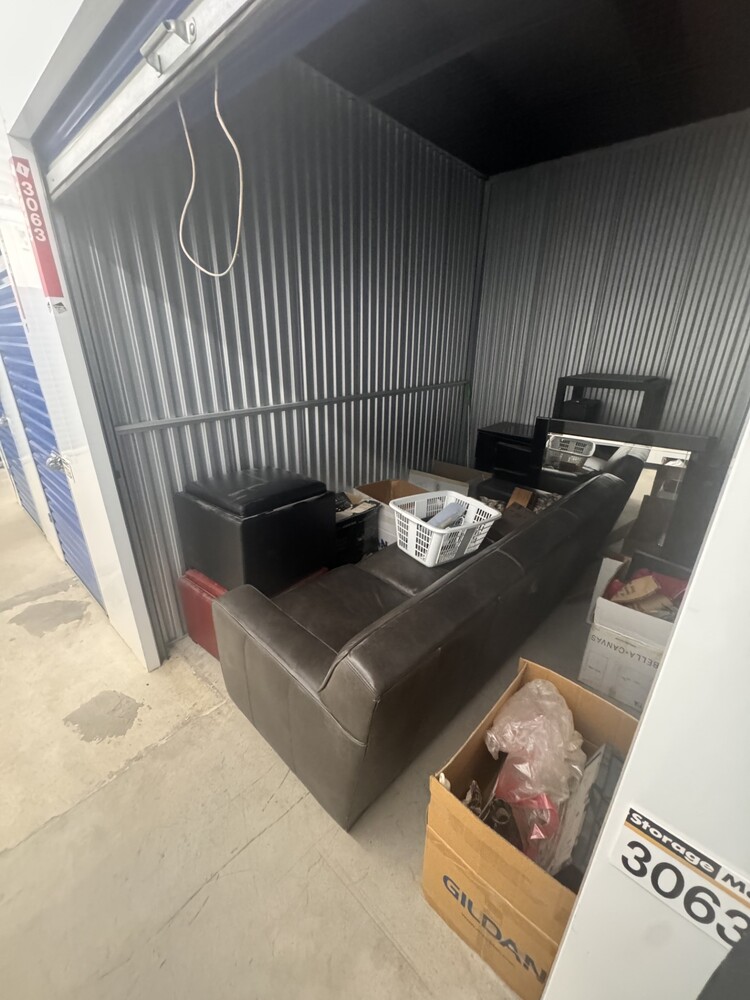 3013 - StorageMart Todd Baylis Blvd Toronto  auction IB-6553 10
