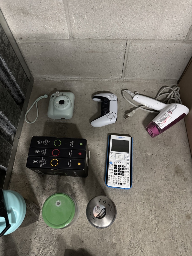Space Centre Storage  auction IB-4046 80