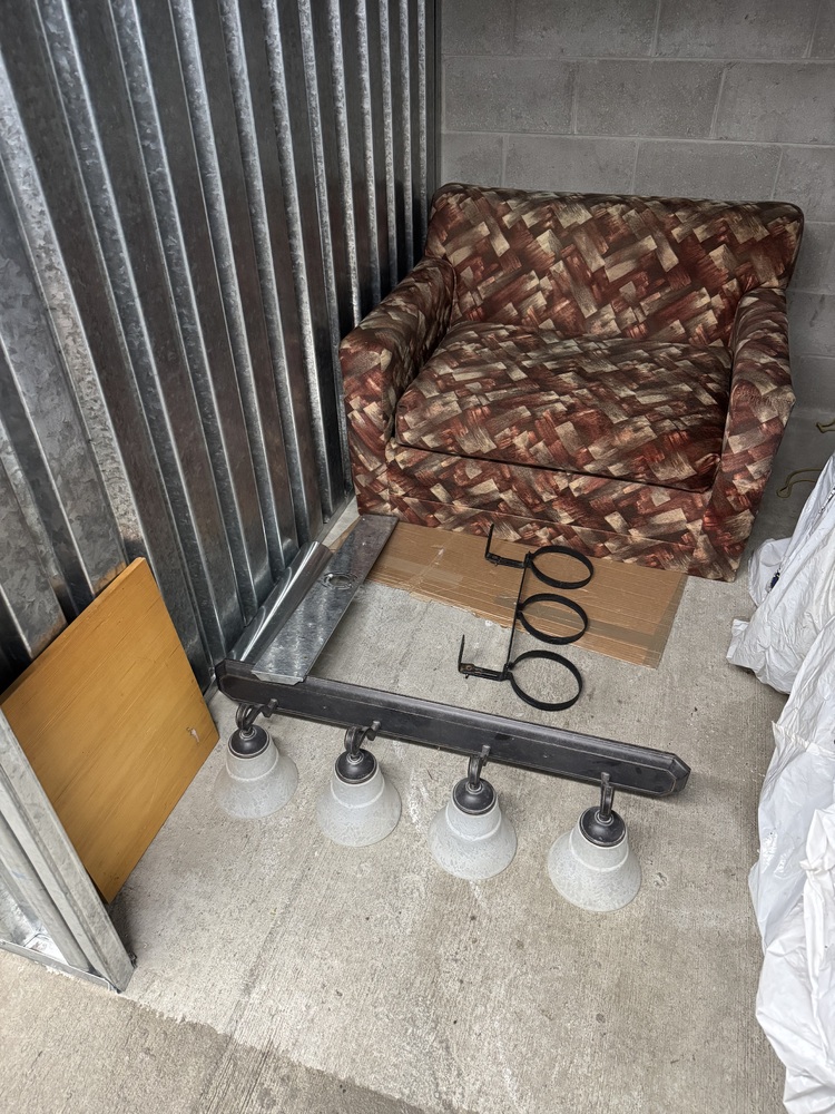 Space Centre Storage  auction IB-8509 10