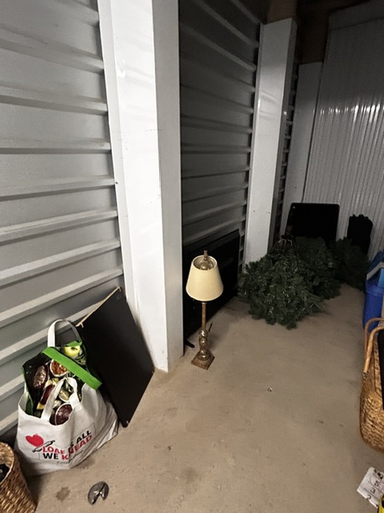 3032 -StorageMart  Ajax  auction IB-7258 10