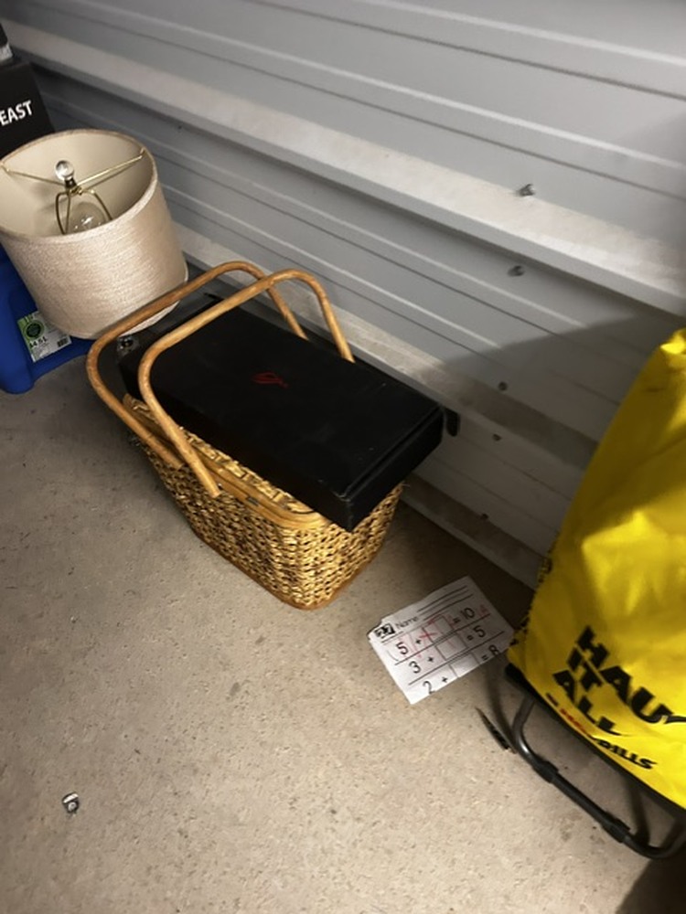 3032 -StorageMart  Ajax  auction IB-7258 30