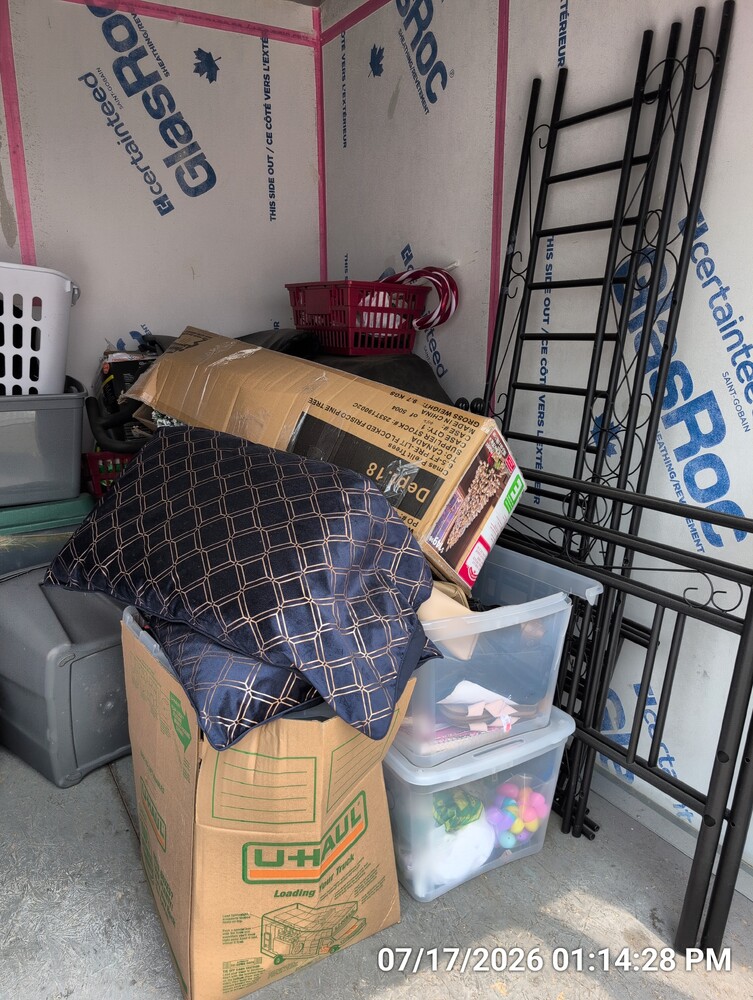 Storage of Barton St  auction IB-2152 40