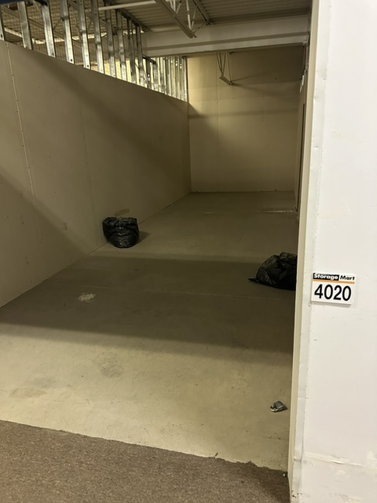 3102 - StorageMart St-Leonard  auction IB-5993