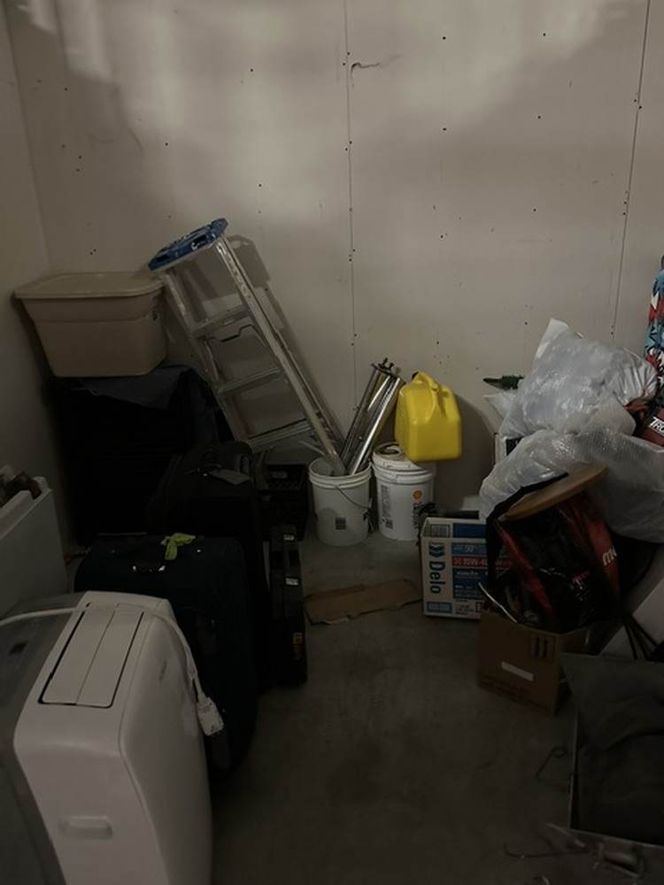 3102 - StorageMart St-Leonard  auction IB-8291