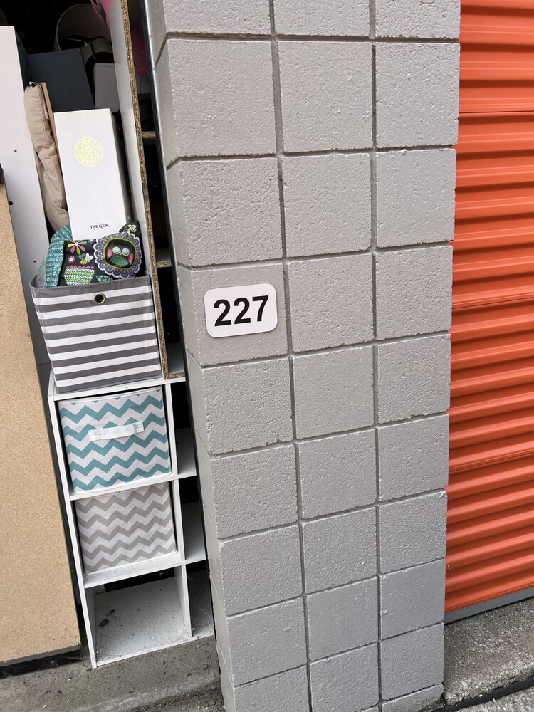 1-800 Stow & Go Self Storage  auction IB-5015 30