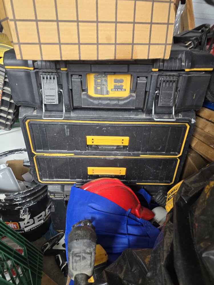 3003 -StorageMart  Adelaide St  auction IB-2944 90