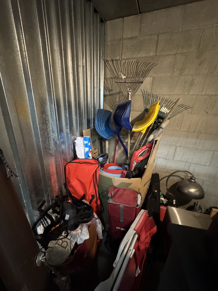 Space Centre Storage  auction IB-3470 40