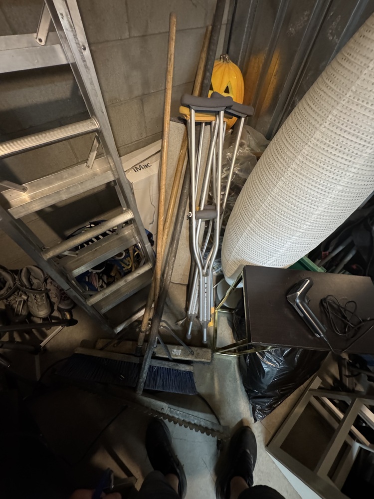 Space Centre Storage  auction IB-3470