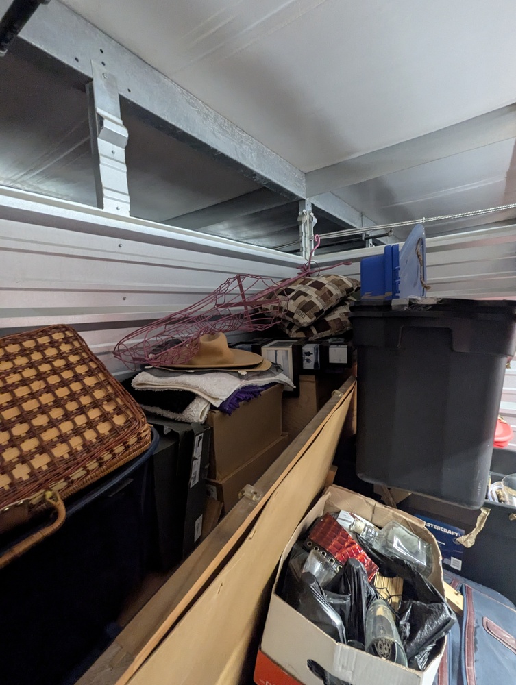 2551 - StorageMart Deerfoot Trail & Yankee Valley  auction IB-7174 10