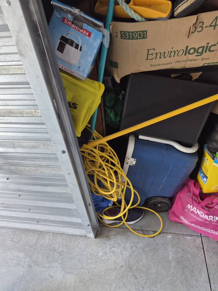 3035 - StorageMart Belleville  auction IB-9842 40