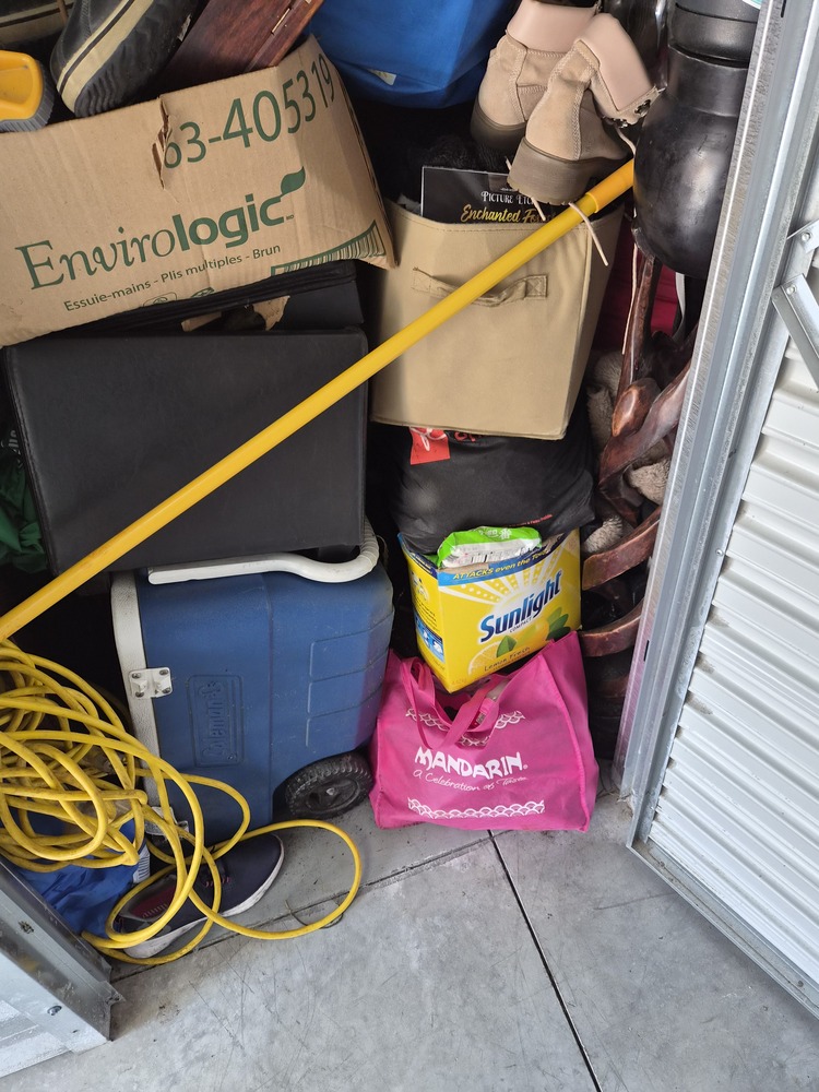 3035 - StorageMart Belleville  auction IB-9842 130