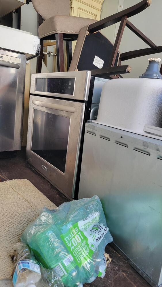 3021 - StorageMart OConnor Drive Toronto  auction IB-1952 60