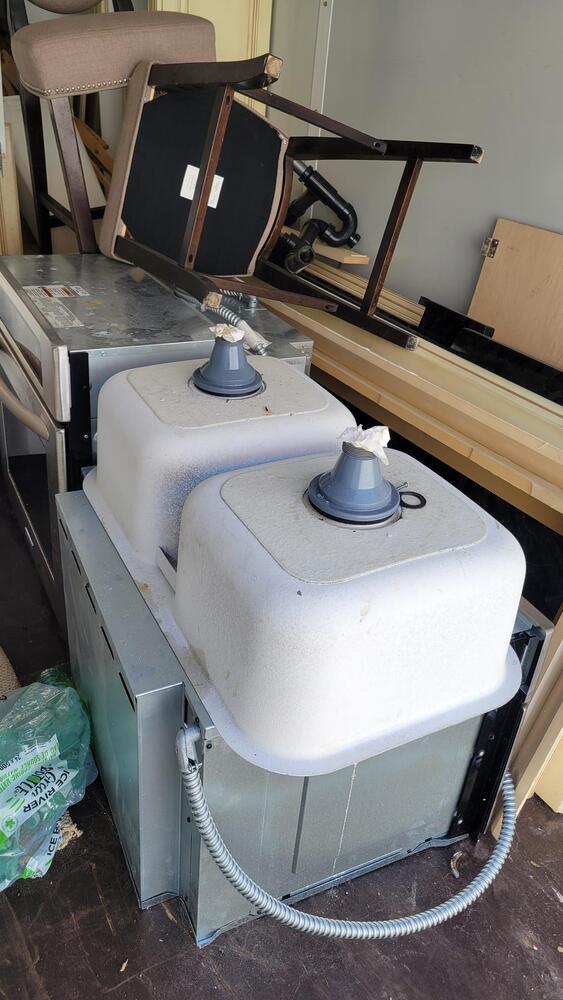 3021 - StorageMart OConnor Drive Toronto  auction IB-1952 70