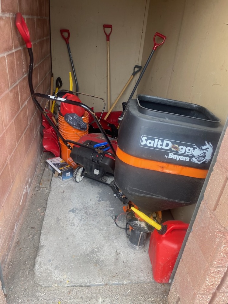 3033 -StorageMart  Pickering   auction IB-5871 10