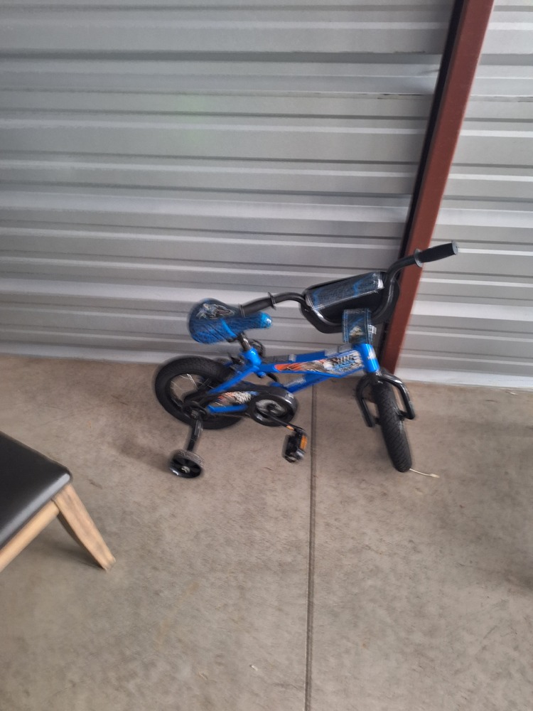 2771 -StorageMart  Wonderland Road North  auction IB-8726 20