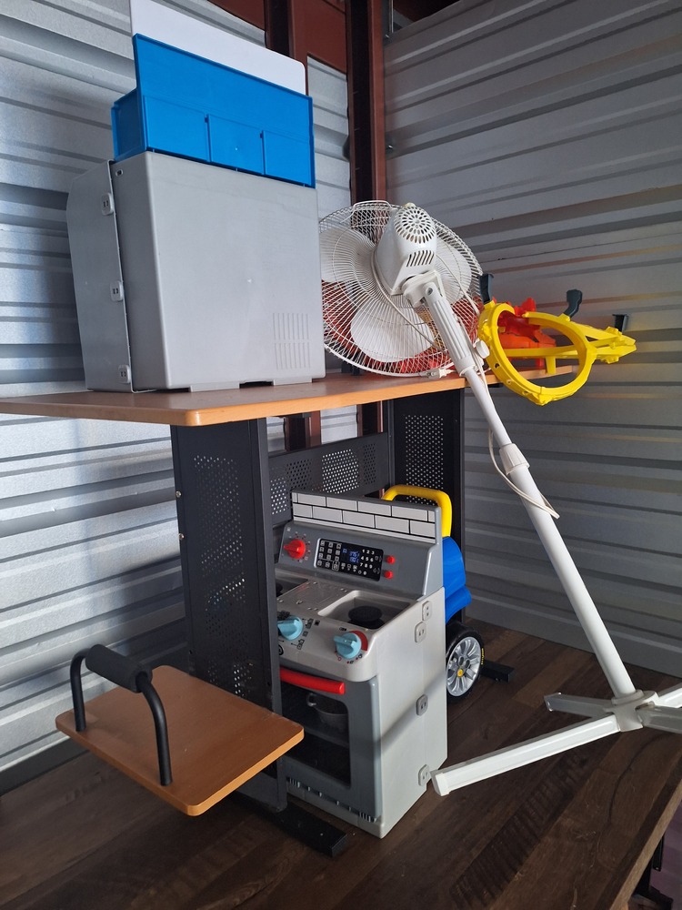 2771 -StorageMart  Wonderland Road North  auction IB-8726 90