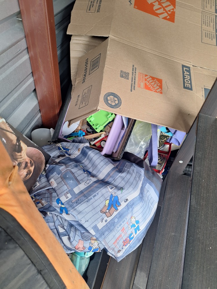 2771 -StorageMart  Wonderland Road North  auction IB-8726 110