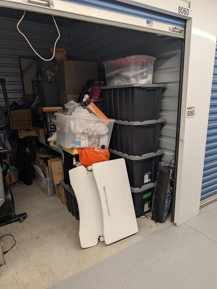 3032 -StorageMart  Ajax  auction IB-2219