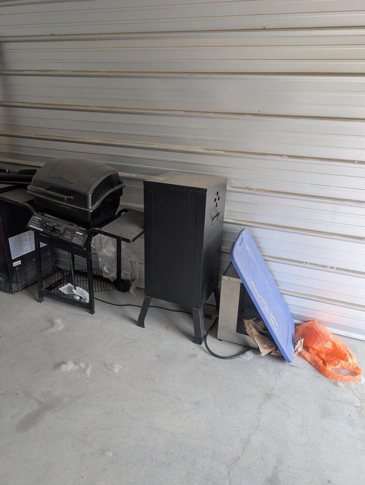 2552 - StorageMart Winterburn RD and 115 Ave  auction IB-4532