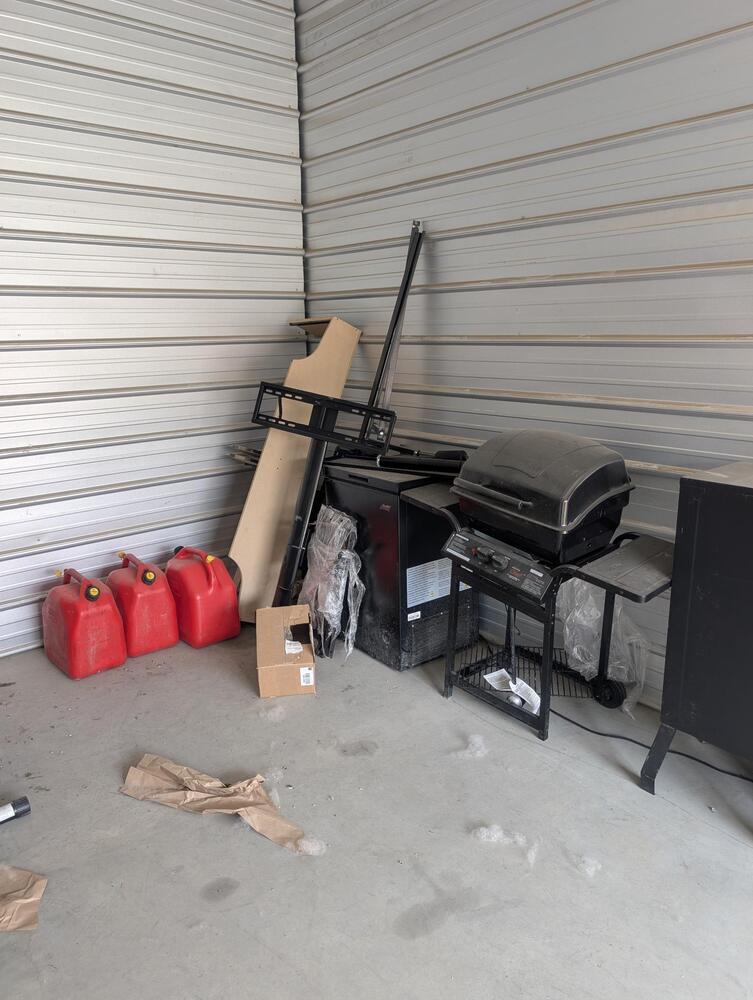 2552 - StorageMart Winterburn RD and 115 Ave  auction IB-4532 10