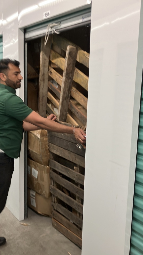 Advanced Self Storage  - New West  auction IB-4291