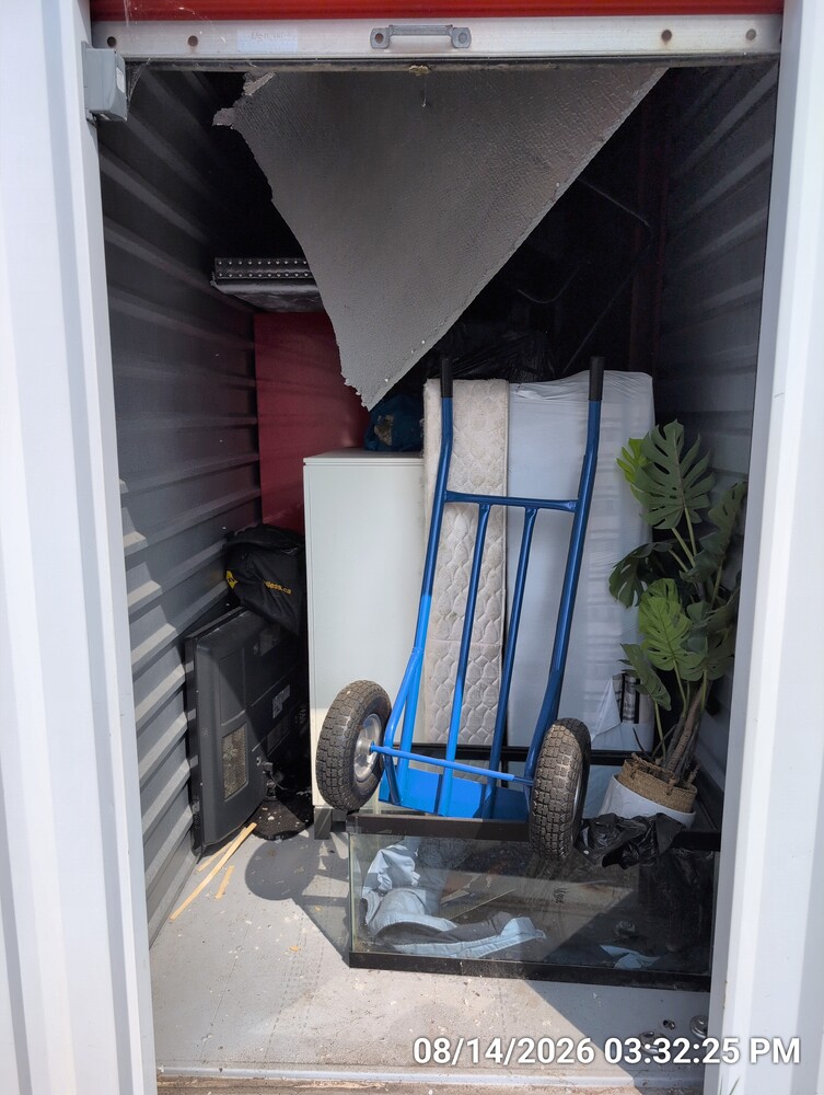 Storage of Welland Ave  auction IB-8362 10